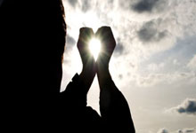 每体:巴萨向德容提供的续约报价可能包含8000万欧的解约条款.